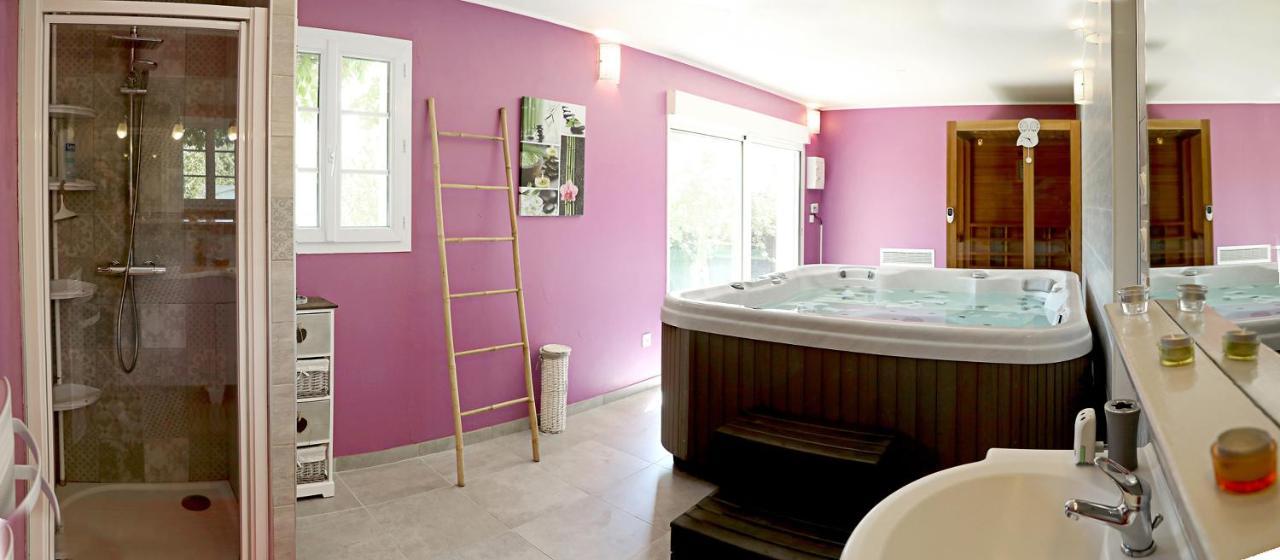 Au Coeur Du Bien-Etre, Chalet Avec Piscine Chauffee Et Couverte, Spa, Sauna, Massages Monteaux Εξωτερικό φωτογραφία